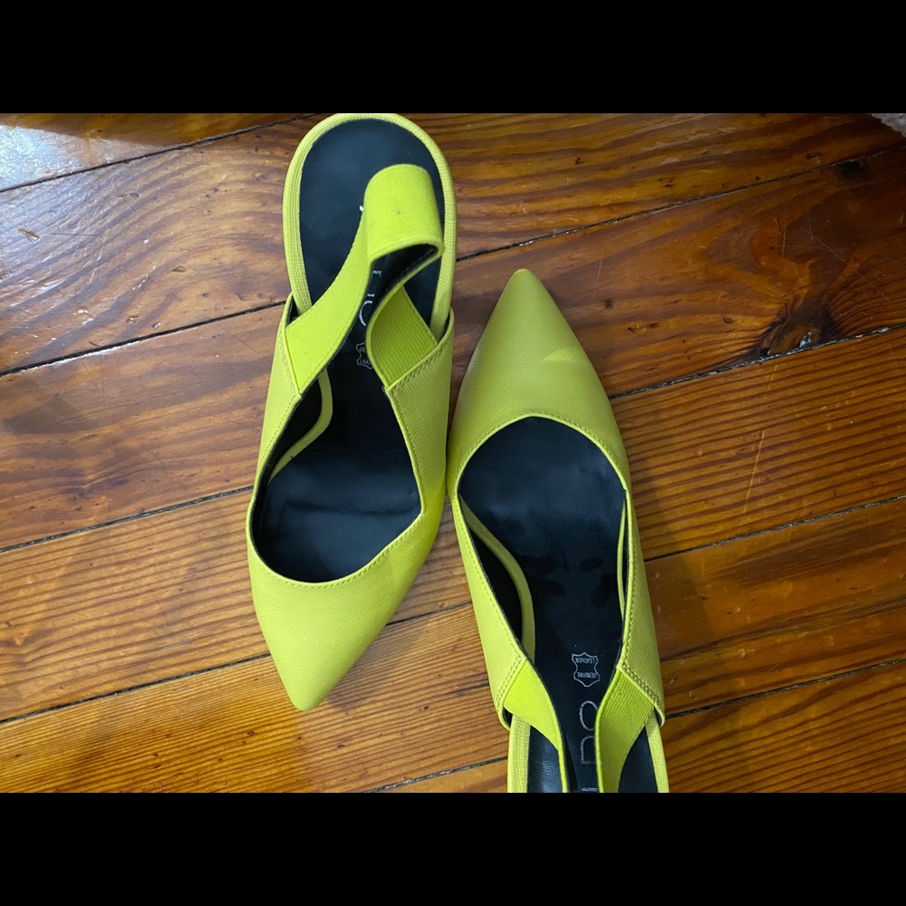 Women’s heels never worn